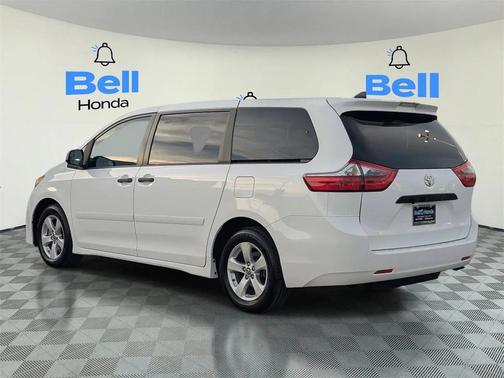 2020 Toyota Sienna SE