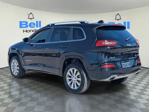 Diamond Black Crystal Pearlcoat 2018 Jeep Cherokee Overland