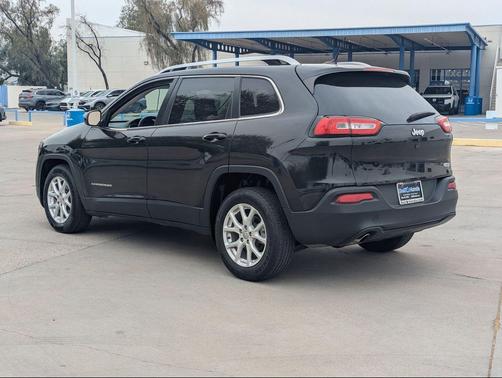 Brilliant Black Crystal Pearlcoat 2016 Jeep Cherokee Latitude