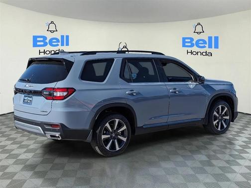 2025 Honda Pilot Touring 8-Passenger