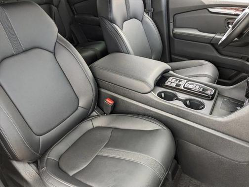 2025 Honda Pilot Touring 8-Passenger