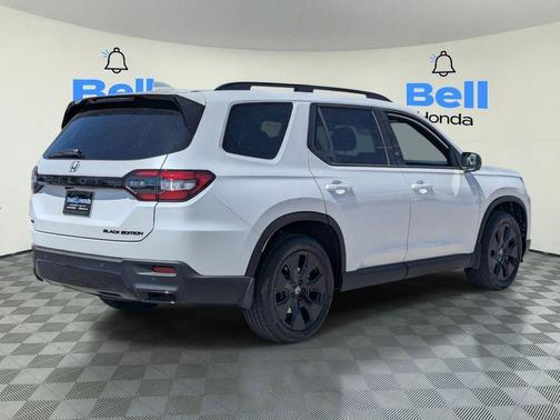 Platinum White Pearl 2026 Honda Pilot Black Edition