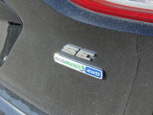 Tuxedo Black 2015 Ford Escape SE