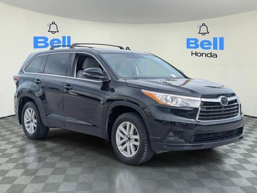 Midnight Black Metallic 2016 Toyota Highlander LE