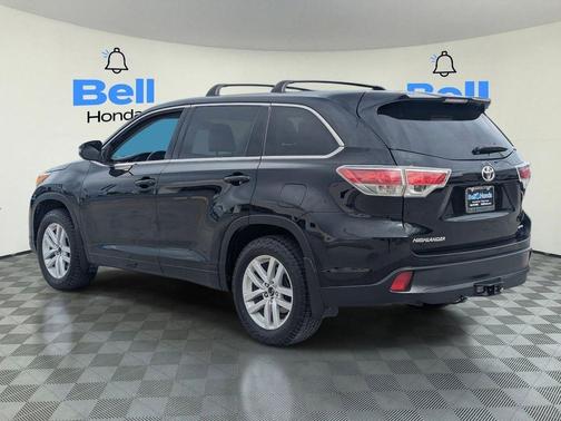 Midnight Black Metallic 2016 Toyota Highlander LE