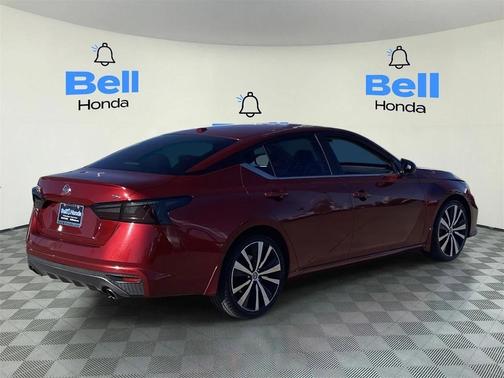 2020 Nissan Altima SR FWD