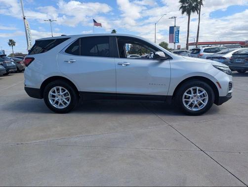 Silver Ice Metallic 2022 Chevrolet Equinox 1LT