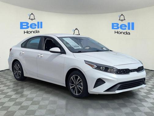 Snow White Pearl 2023 Kia Forte LXS