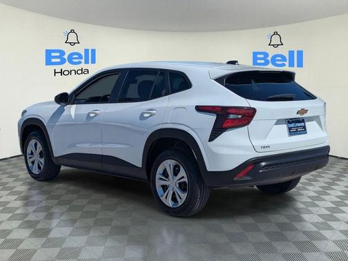 Summit White 2025 Chevrolet Trax LS