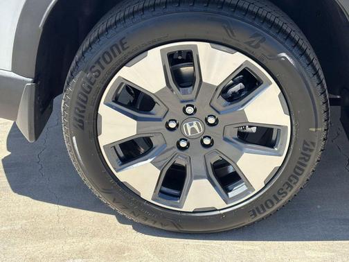 PLATINUM WHITE 2026 Honda Pilot Touring 8-Passenger