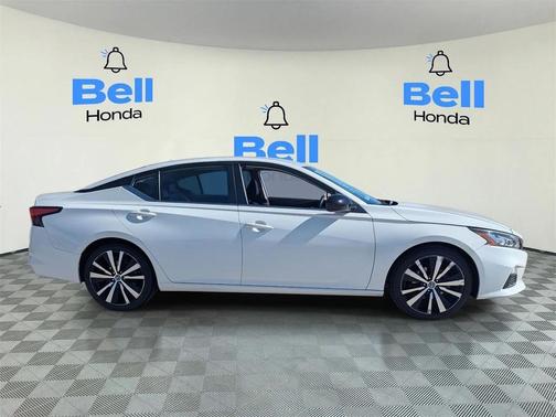 2020 Nissan Altima SR FWD