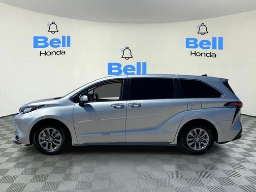 Celestial Silver Metallic 2021 Toyota Sienna XLE 8 Passenger