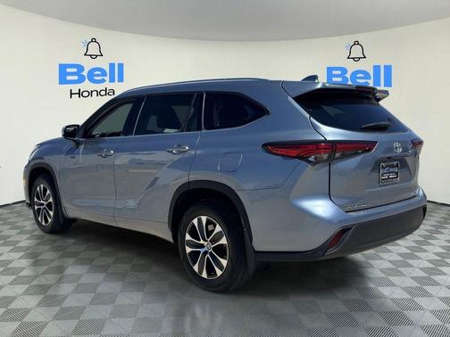 Gray 2020 Toyota Highlander XLE