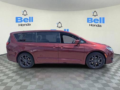 Velvet Red Pearlcoat 2020 Chrysler Pacifica Touring