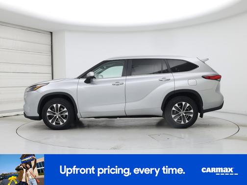 Silver 2023 Toyota Highlander XLE