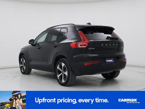 2023 Volvo XC40 B5 Plus Dark Theme