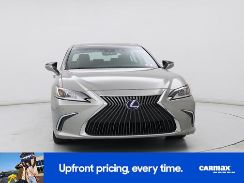 2019 Lexus ES 300h 
