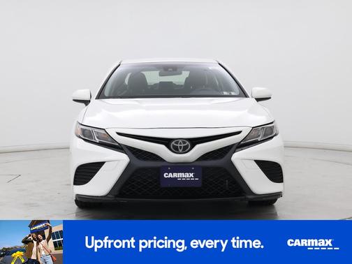 White 2018 Toyota Camry SE