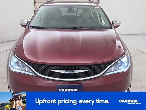 Red 2017 Chrysler Pacifica Limited