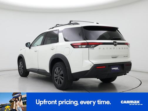 2023 Nissan Pathfinder SV
