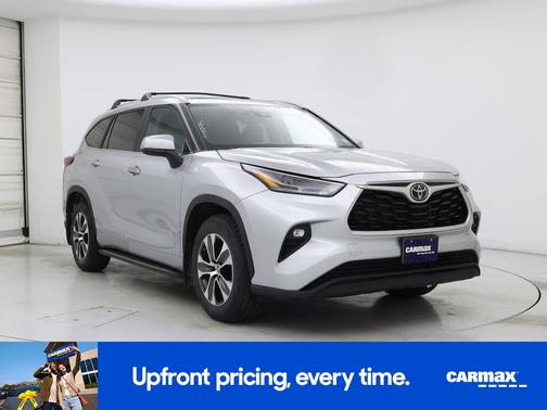 Silver 2023 Toyota Highlander XLE
