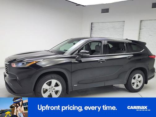 Black 2022 Toyota Highlander Hybrid LE