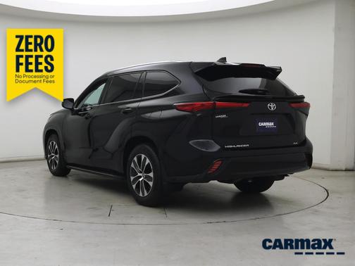 Black 2020 Toyota Highlander XLE