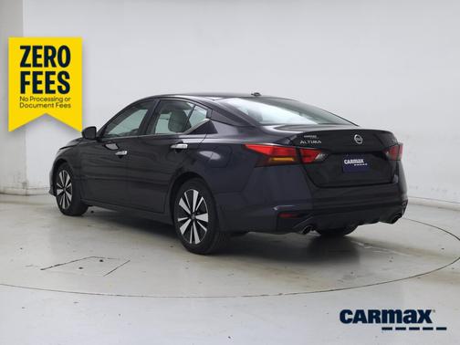 Black 2022 Nissan Altima SV