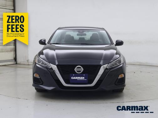 Black 2022 Nissan Altima SV
