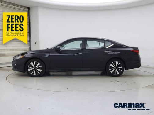 Black 2022 Nissan Altima SV