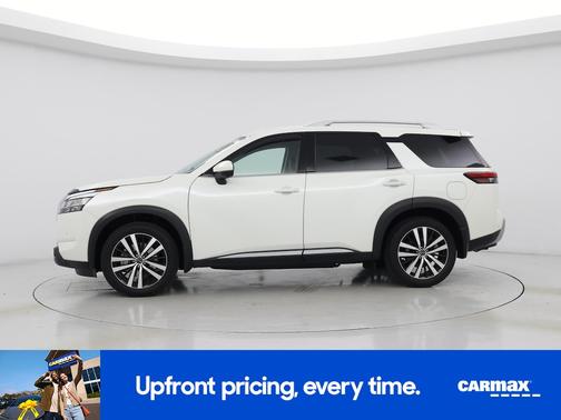 White 2024 Nissan Pathfinder Platinum