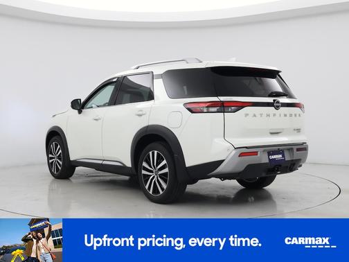 White 2024 Nissan Pathfinder Platinum