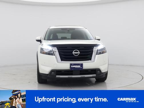White 2024 Nissan Pathfinder Platinum