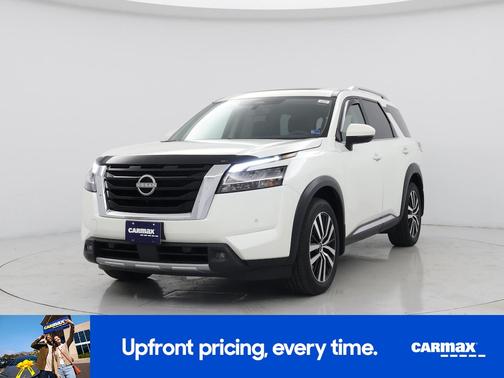 White 2024 Nissan Pathfinder Platinum