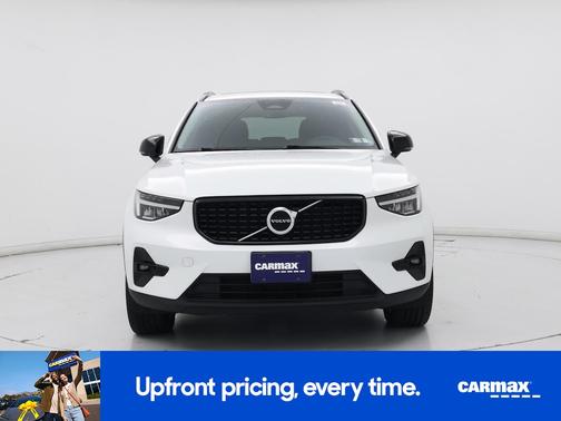 2023 Volvo XC40 B5 Plus Dark Theme
