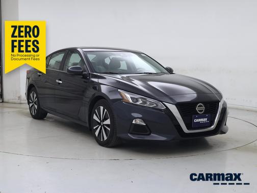Black 2022 Nissan Altima SV