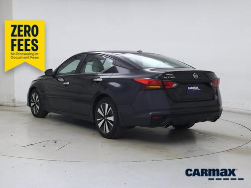 Black 2022 Nissan Altima SV