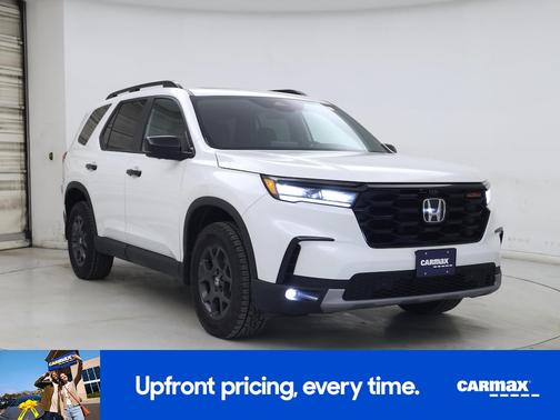 White 2025 Honda Pilot Trailsport