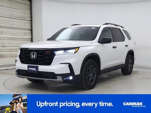 White 2025 Honda Pilot Trailsport