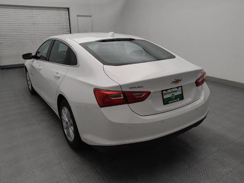 Summit White 2025 Chevrolet Malibu FWD 1LT