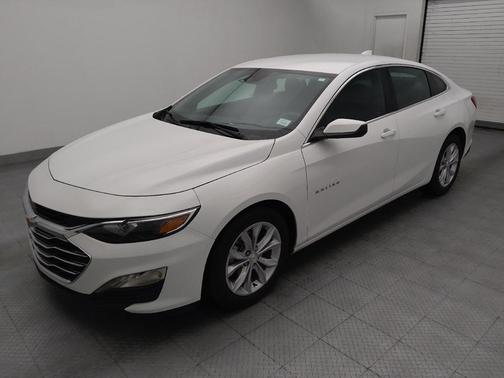 Summit White 2025 Chevrolet Malibu FWD 1LT