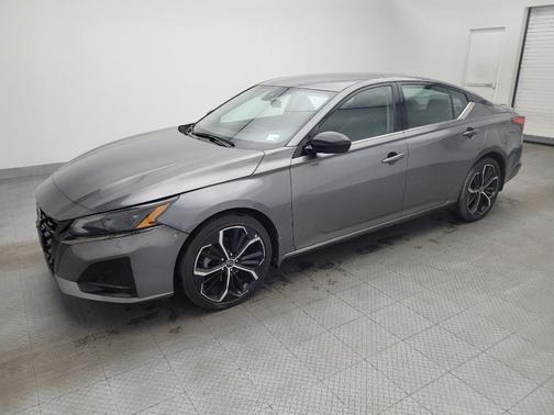 2023 Nissan Altima SR FWD