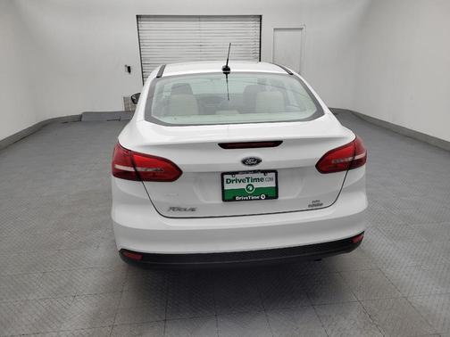 Oxford White 2018 Ford Focus SE