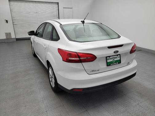 Oxford White 2018 Ford Focus SE