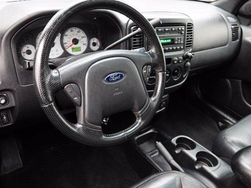Photo 2 of 42 of 2002 Ford Escape XLT