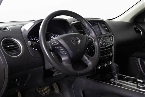 2017 Nissan Pathfinder SV