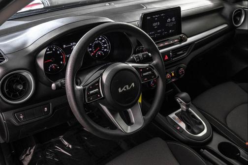 Aurora Black 2024 Kia Forte LXS