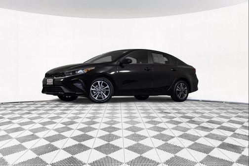 Aurora Black 2024 Kia Forte LXS