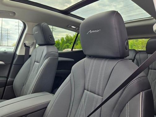Iridescent White Tricoat 2026 Buick Envision Avenir AWD