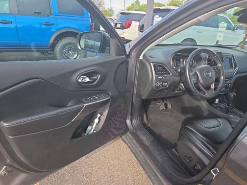 Granite Crystal Clearcoat Metallic 2019 Jeep Cherokee Latitude Plus